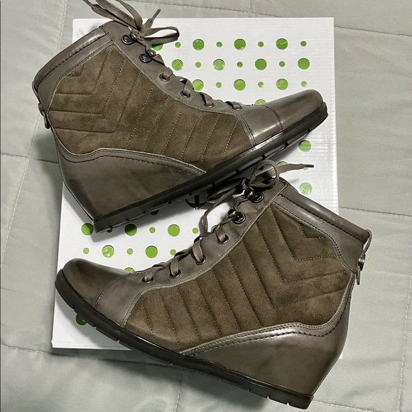 EARTHIES Womens Suede Wedge Ankle Boot, Size 8.5 - Picture 8 of 8